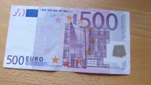 Ginevra, migliaia di euro intasano bagni banca