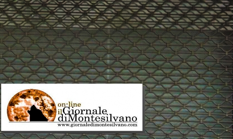 ogni negozio che chiude una luce che si spegne