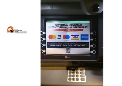 Green Pass, azione provocatoria di CasaPound negli istituti di credito: "vuoi prelevare i tuoi soldi? Vaccinati"