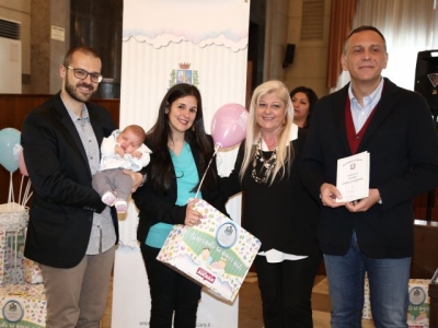 Pescara. Benvenuto ai nuovi nati con valigetta accessori